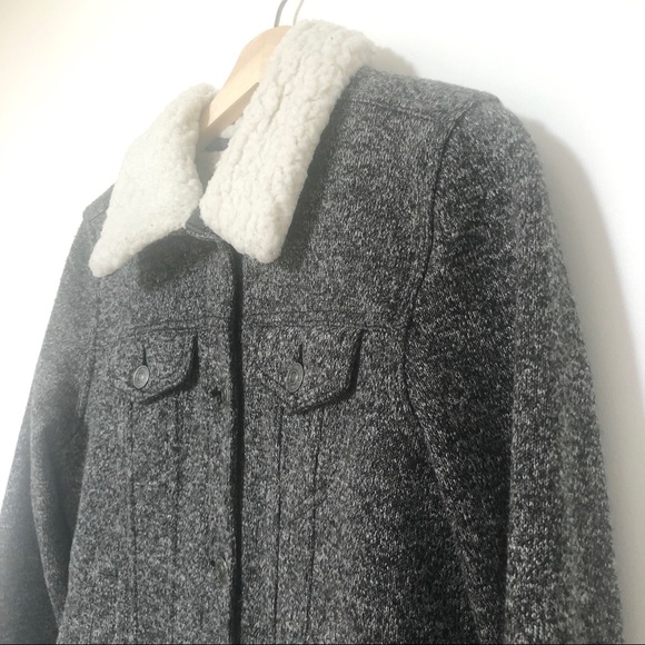 Abercrombie & Fitch Sherpa Lined Vest - Picture 10 of 13